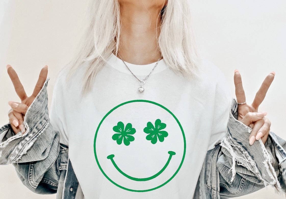 ♥スマイルクローバー様♥ Smiley Clover T-Shirt – Love Stitches Boutique