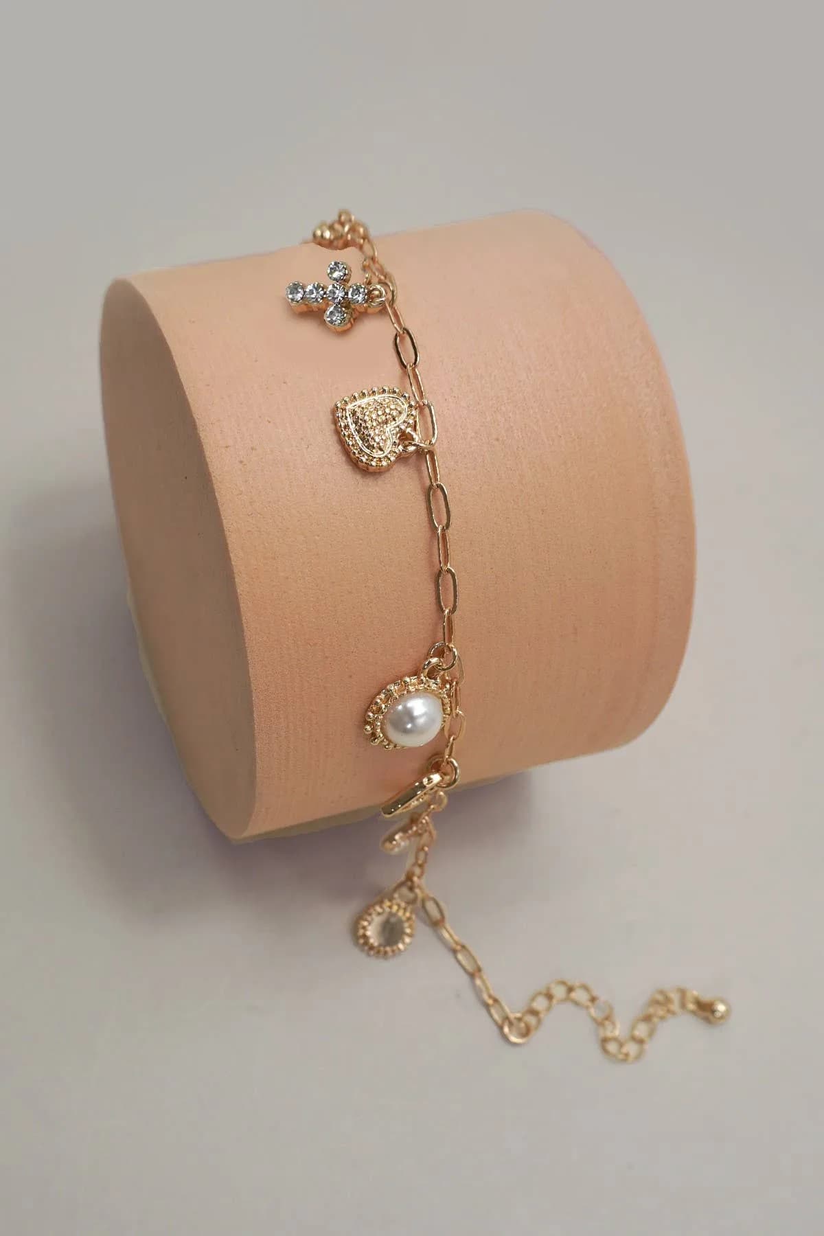 Charm Bracelet with Link Chain and Pearl Hearts