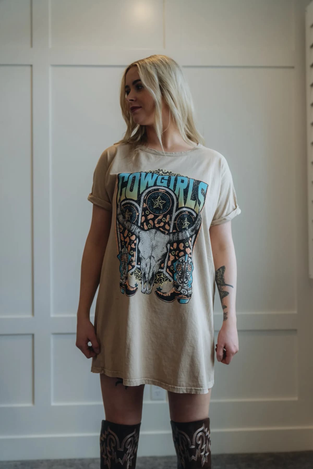 Graphic TShirt Dress Hrttanduv (Cowgirls)
