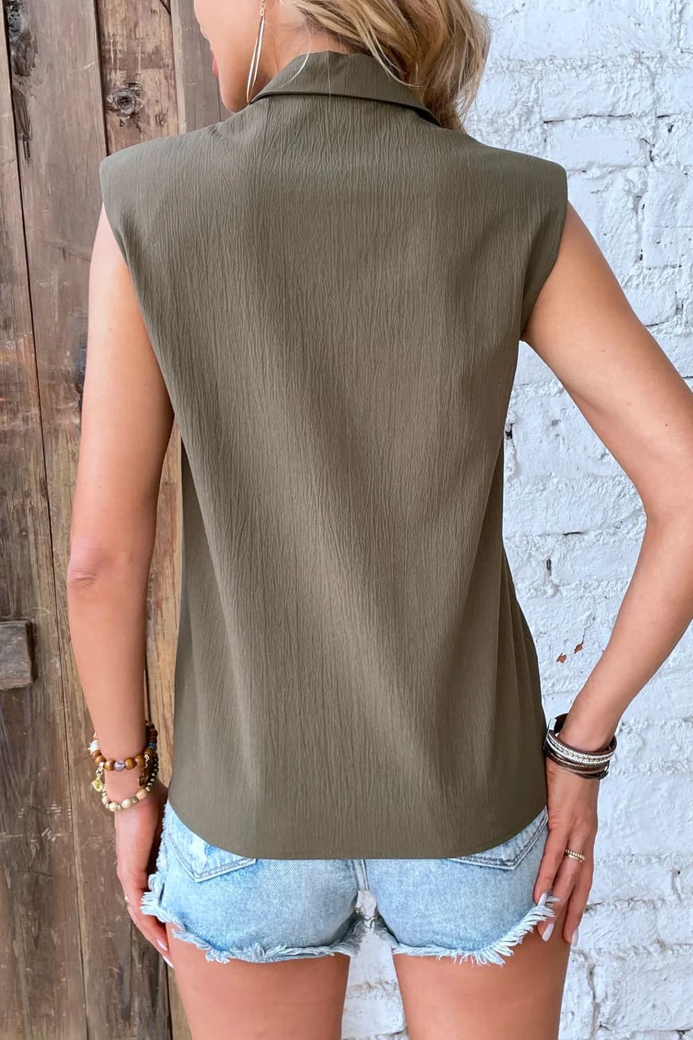Collared Neck Sleeveless Buttoned Shirt