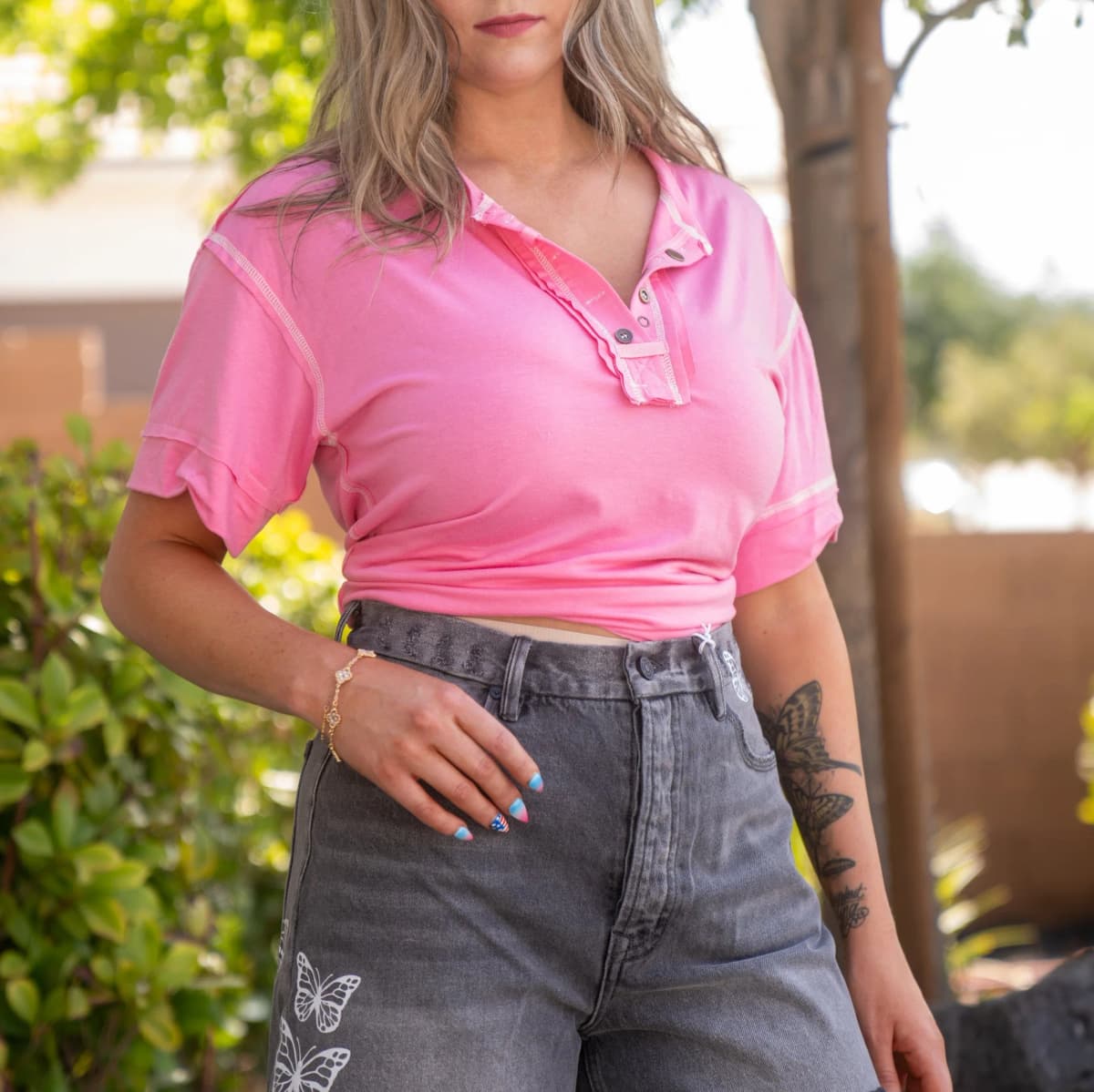 Contrast Stitching Buttoned Crew Neck T Shirt (Rose)