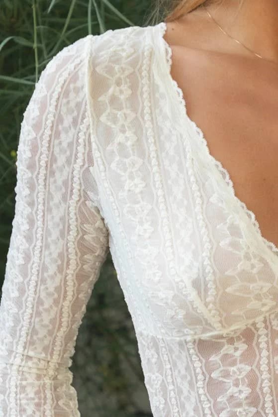 ARLETTE Scalloped V-Neck Long Sleeves Sheer Lace Top
