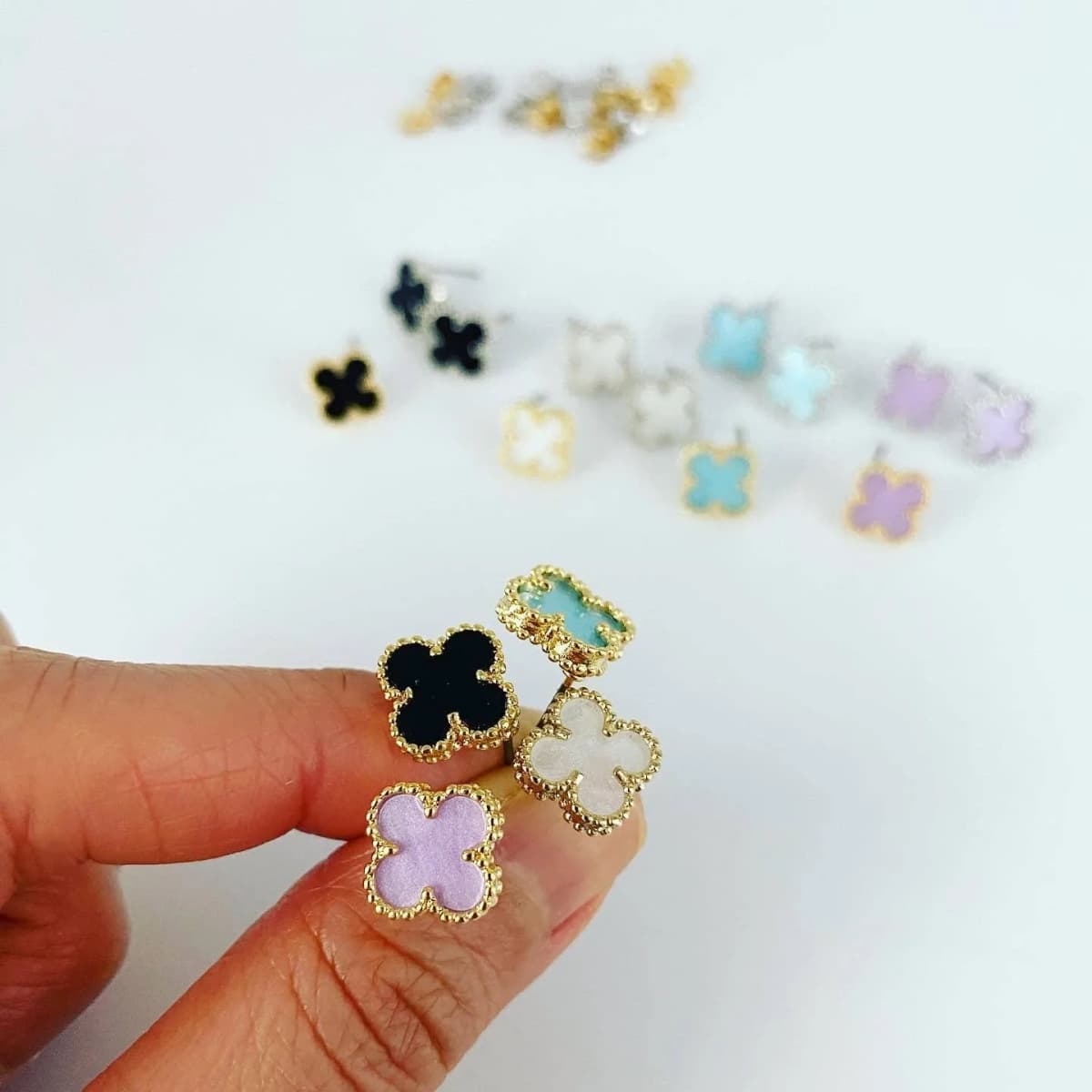 Classic Clover Earrings by Must Have (Black)
