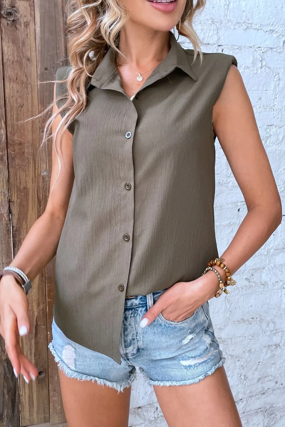 Collared Neck Sleeveless Buttoned Shirt