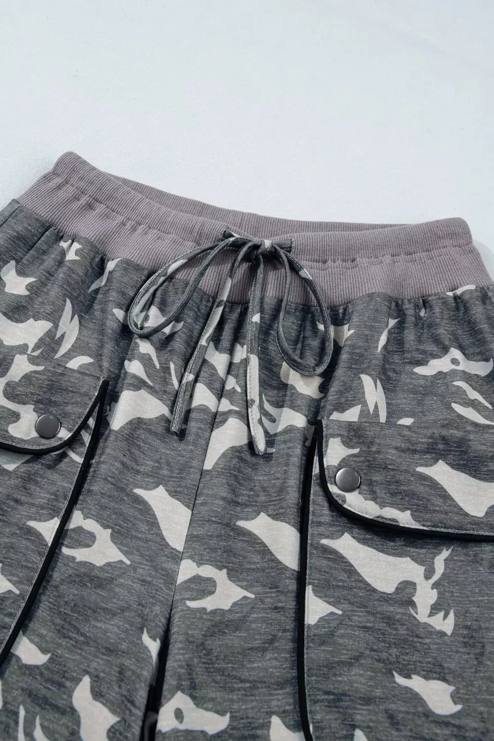 Multicolour Drawstring Contrast Waistband Camouflage Cargo Barrel Pants