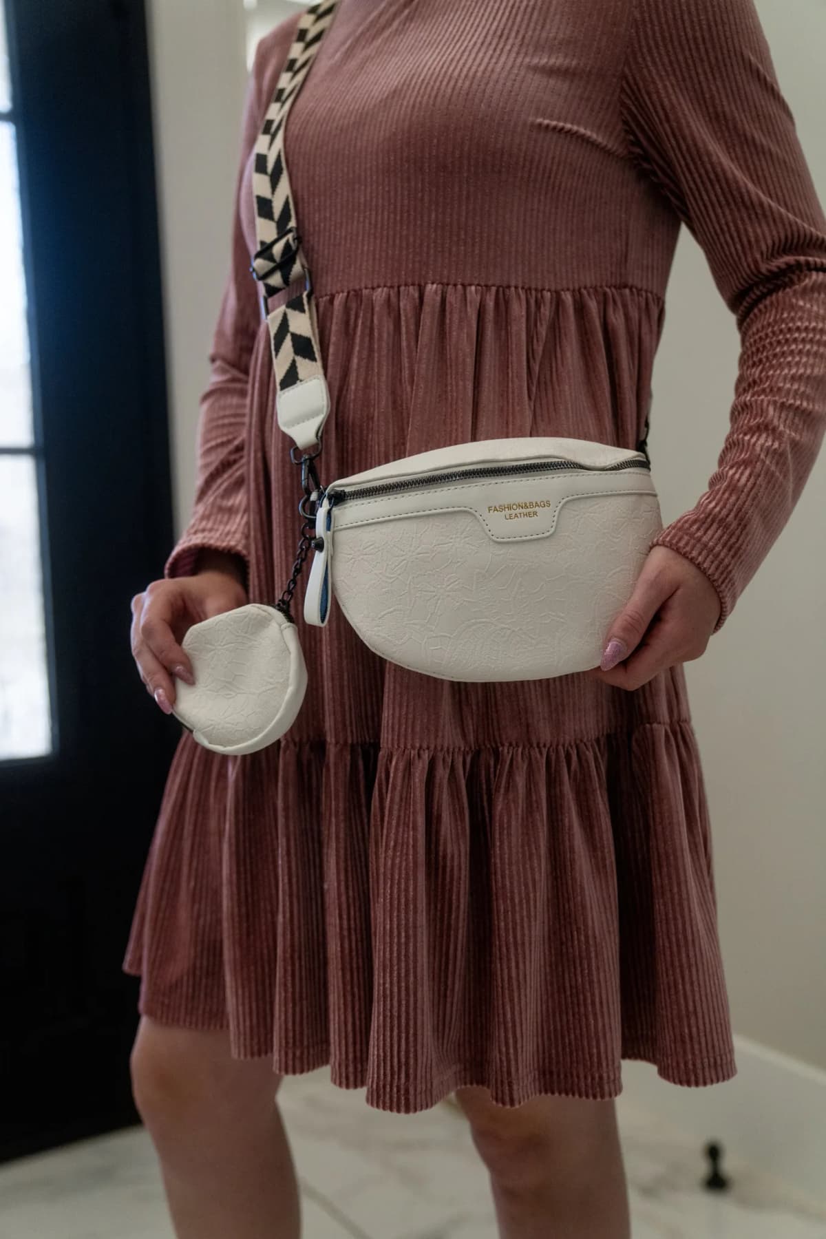 Chevron Print Strap Chain Sling Bag with Coin Purse (White)