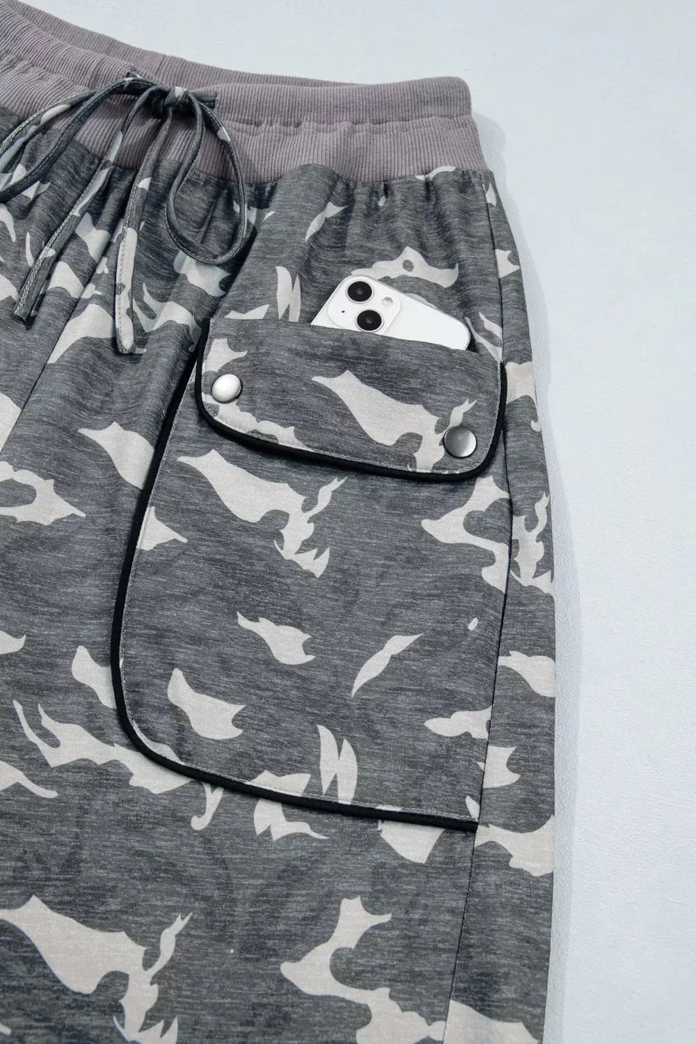 Multicolour Drawstring Contrast Waistband Camouflage Cargo Barrel Pants