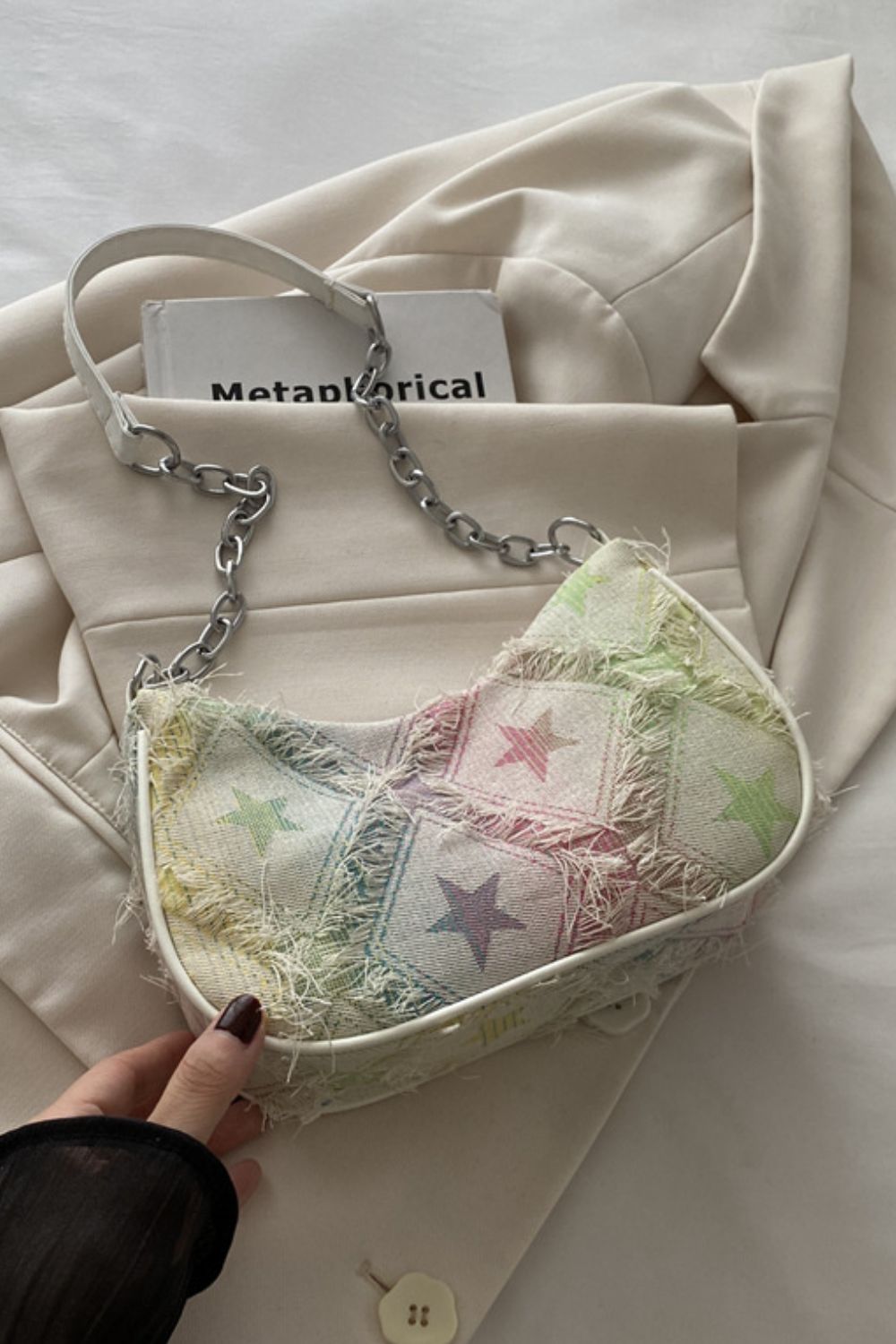 Bolso de hombro con estampado de estrellas y flecos