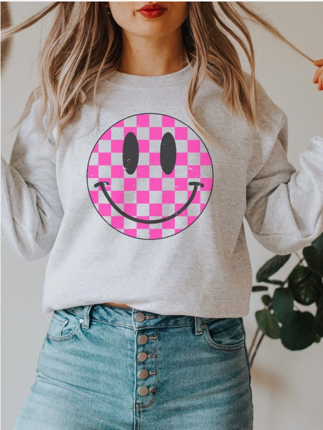 Smiley Clover T-Shirt – Love Stitches Boutique